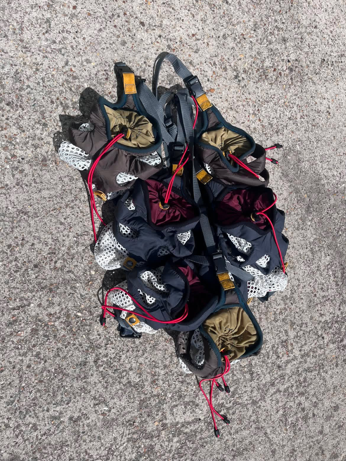 SEEING RED "Rib-Hugger pouch bags" GRAY