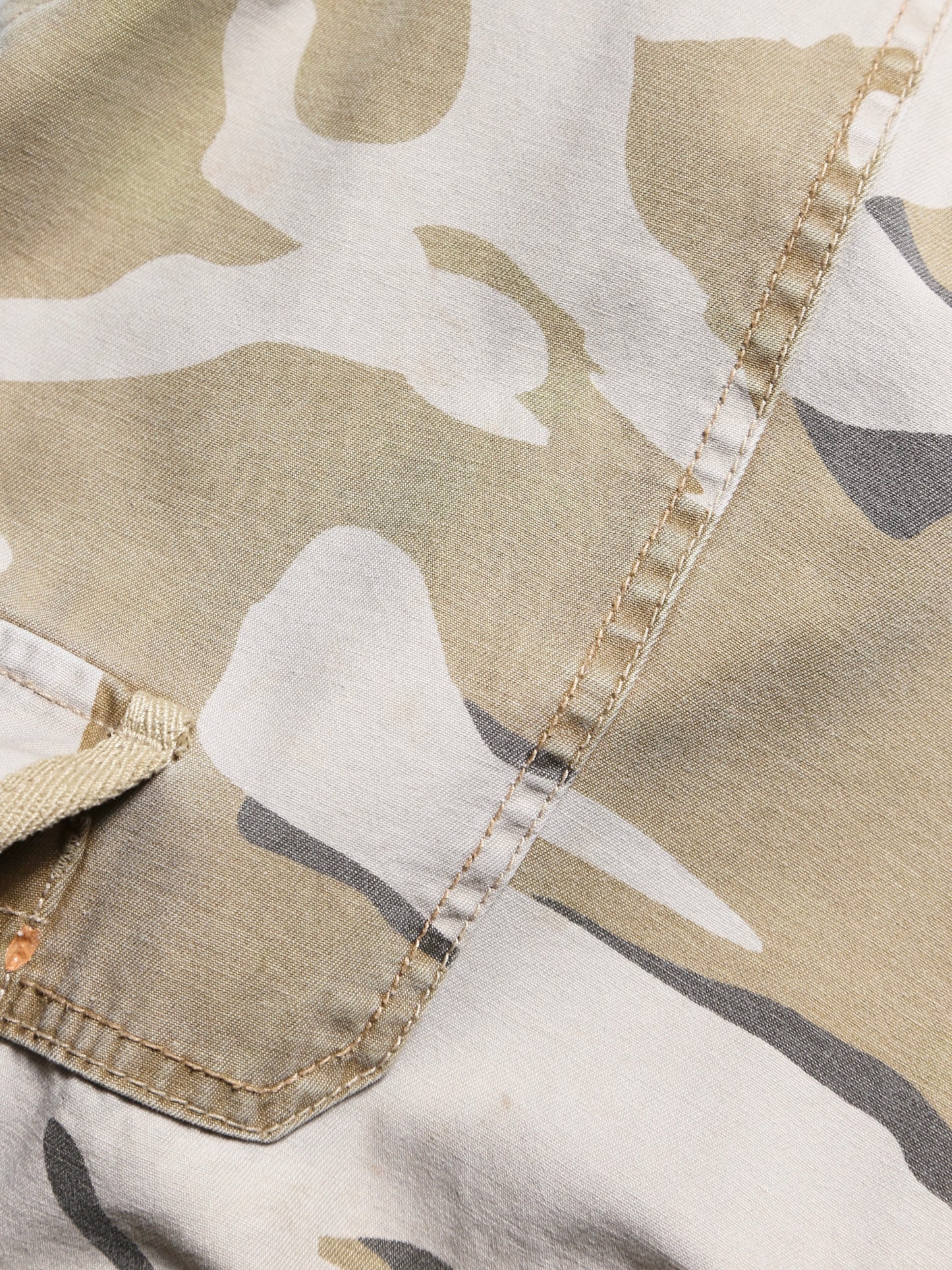 2000S NO BOUNDARIES DESERT CAMO CARGO PANTS