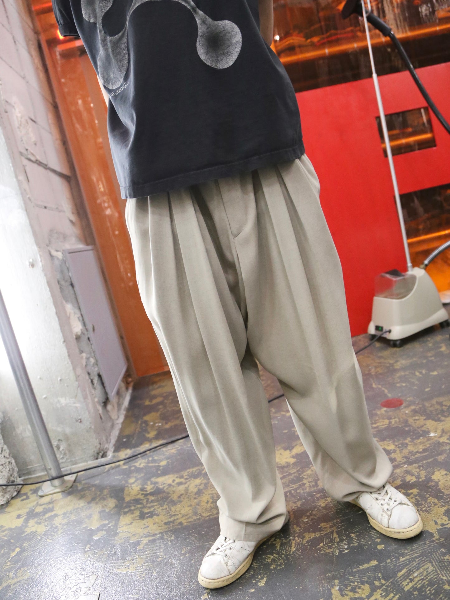1990S INTERNATIONAL MALE 3-TUCK WIDE SLACKS