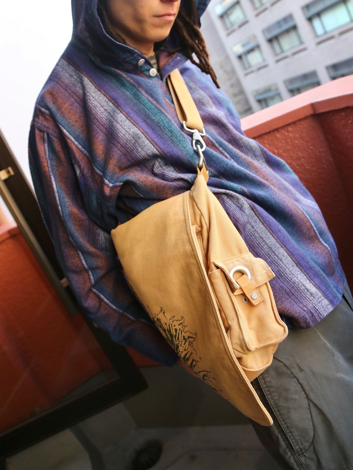 2000S OAKLEY SLING BAG