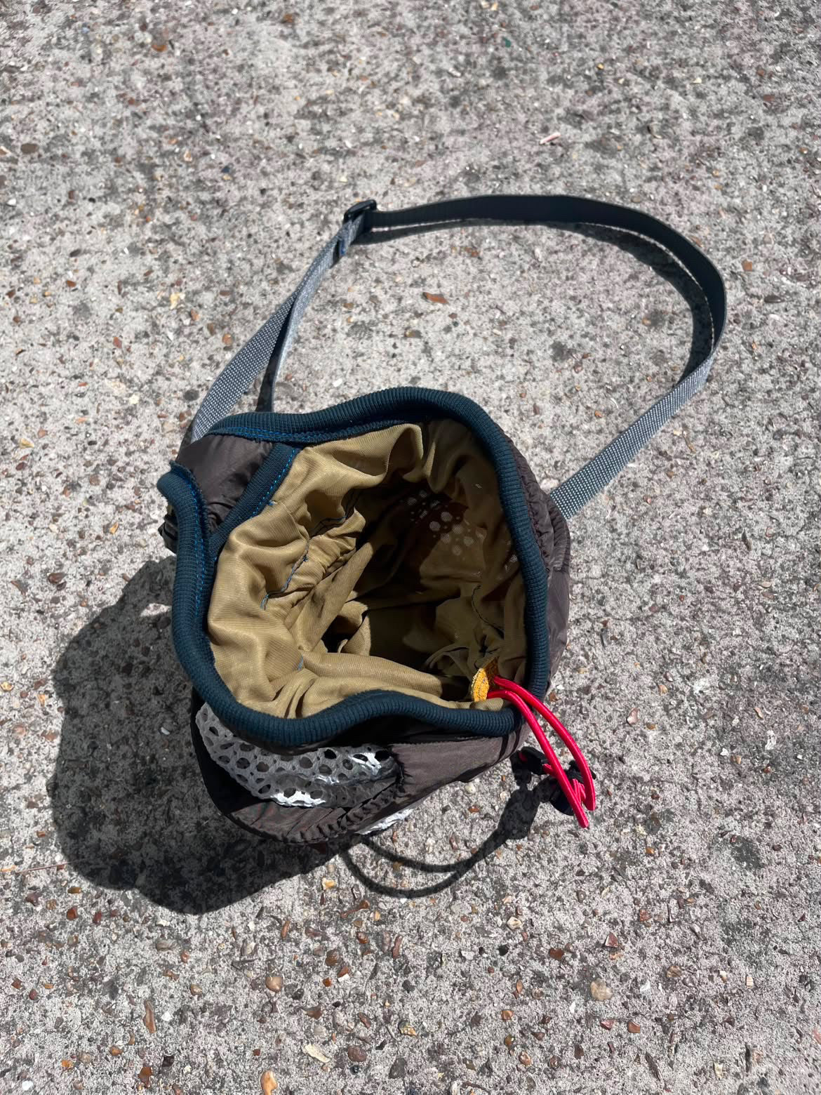 SEEING RED "Rib-Hugger pouch bags" OLIVE