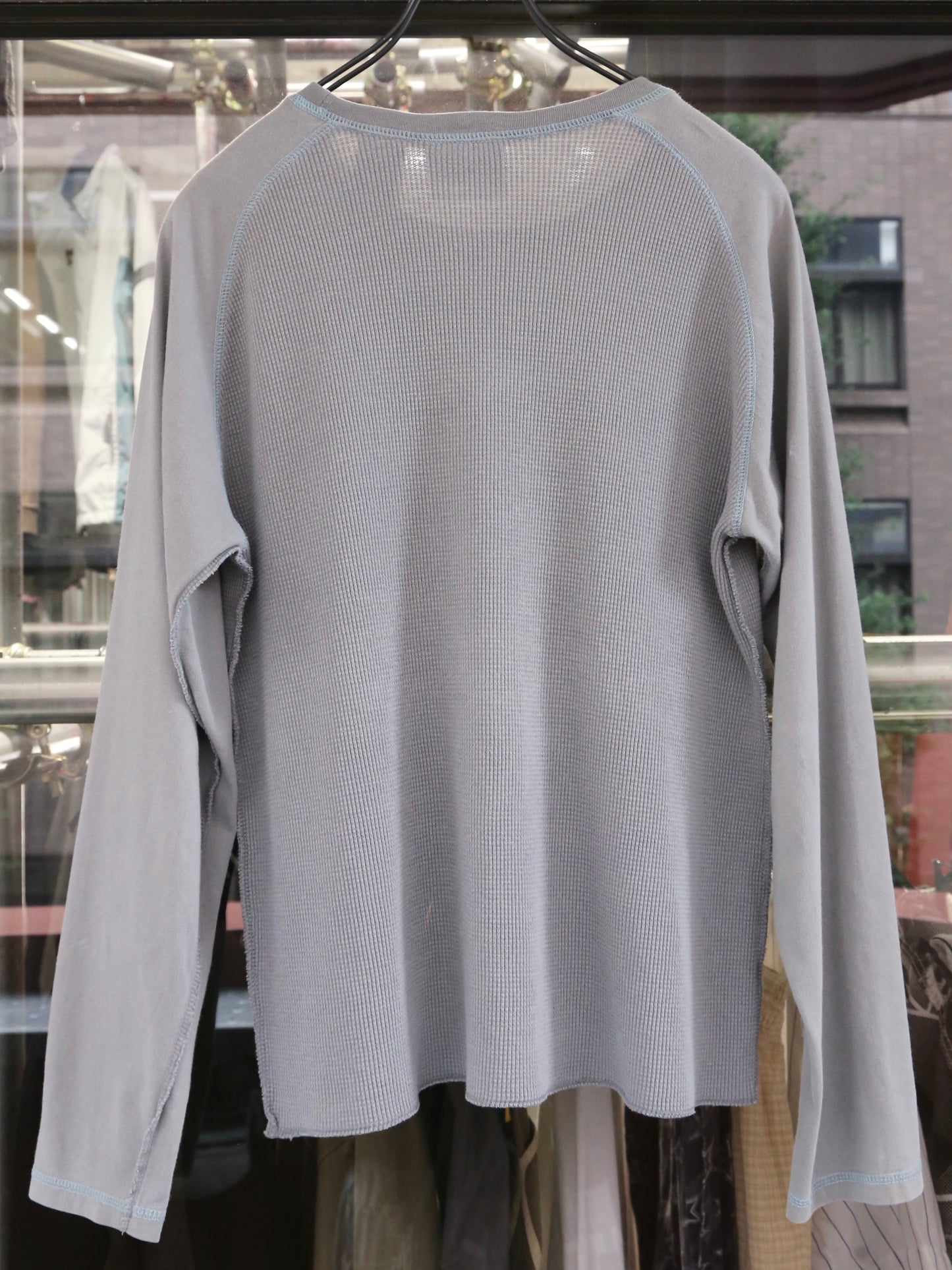 2000S NO BOUNDARIES THERMAL SWITCHING L/S TOP