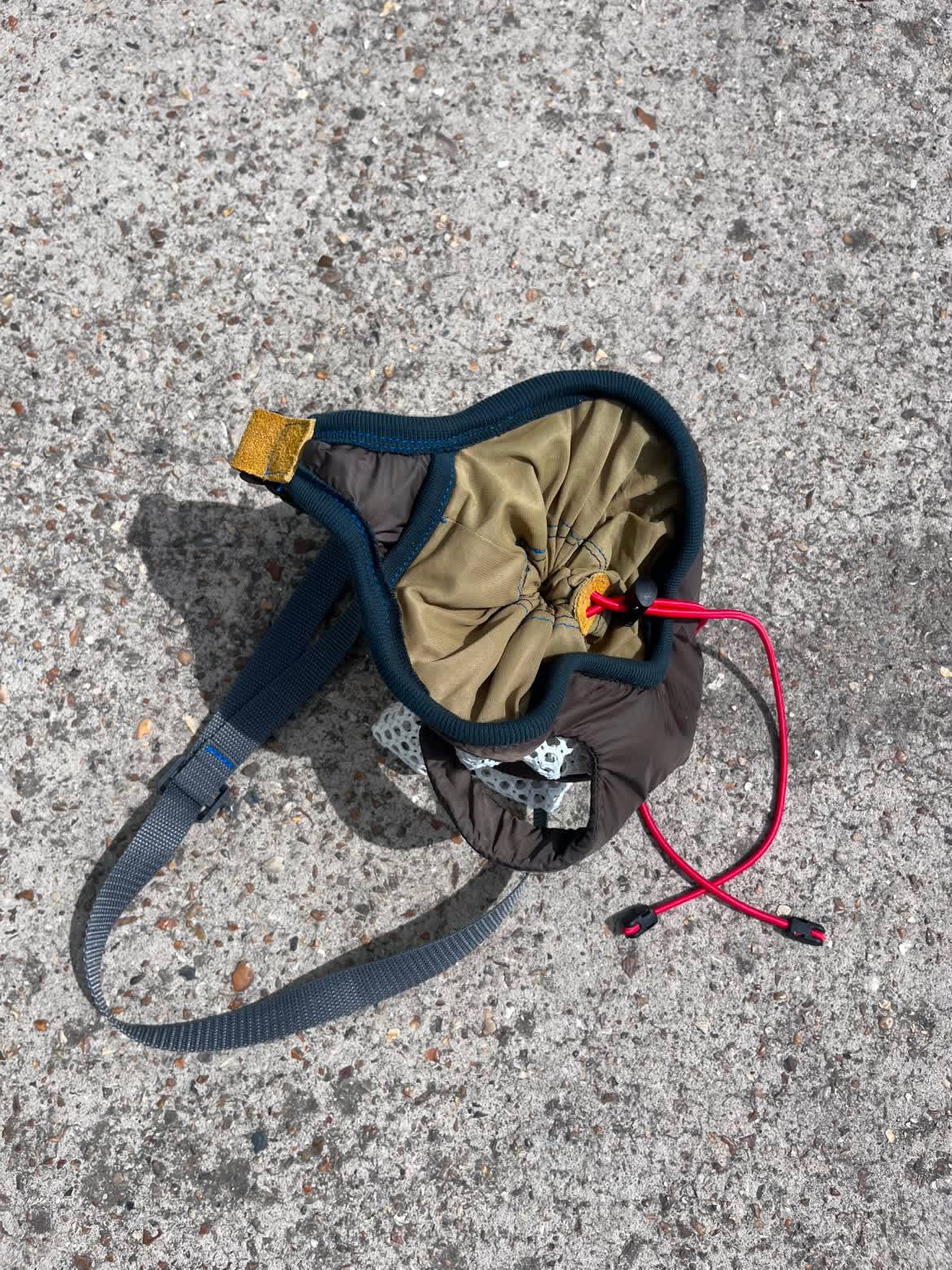 SEEING RED "Rib-Hugger pouch bags" OLIVE