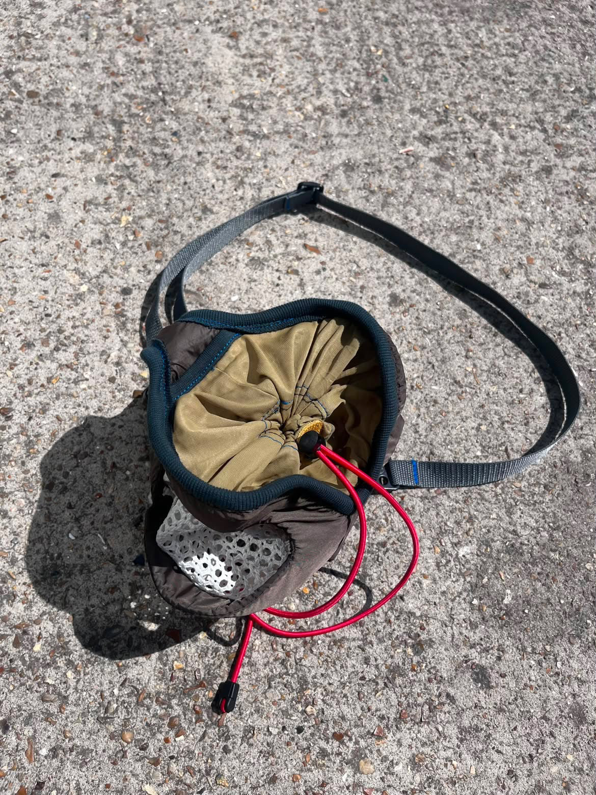 SEEING RED "Rib-Hugger pouch bags" OLIVE