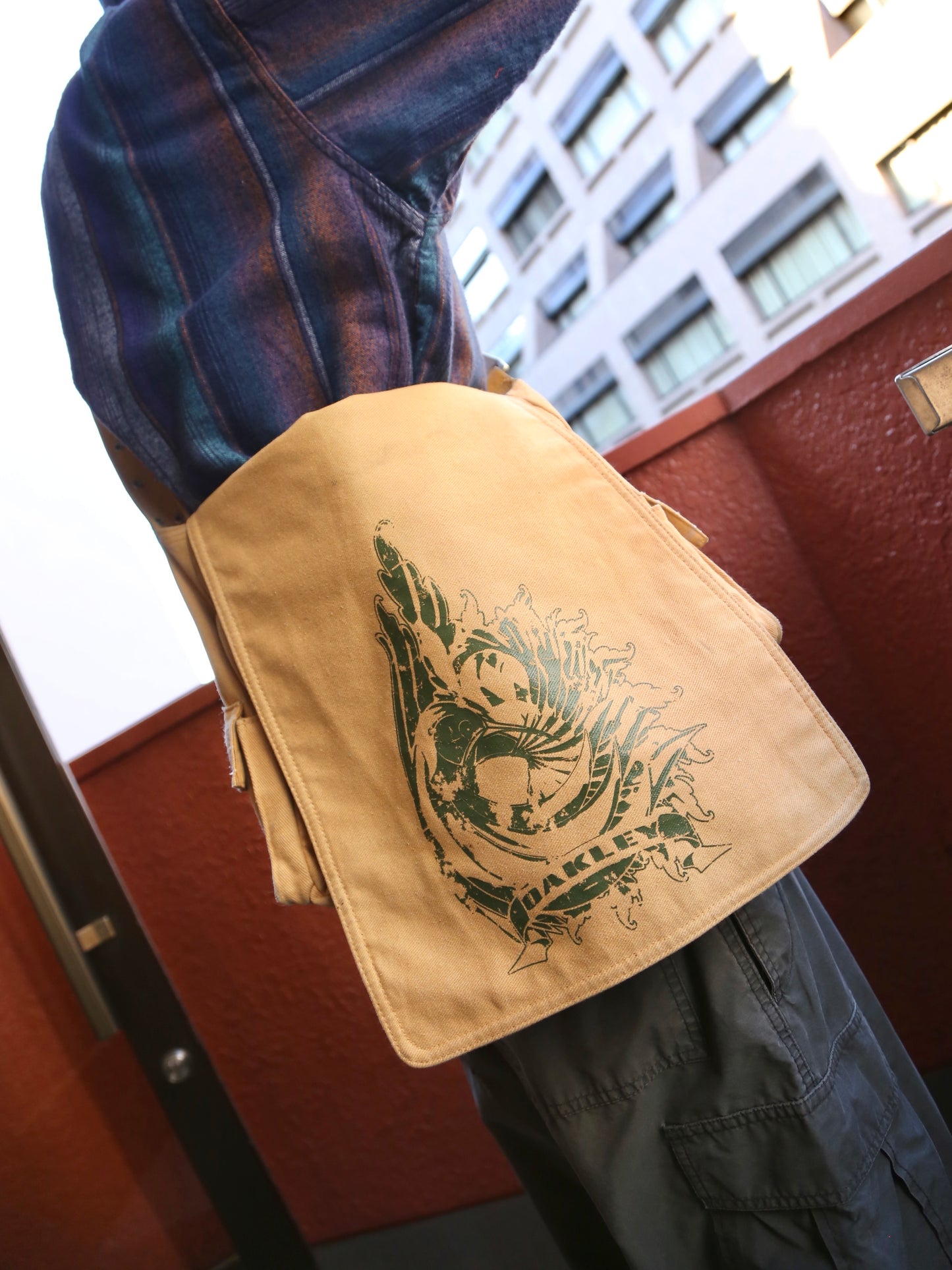 2000S OAKLEY SLING BAG