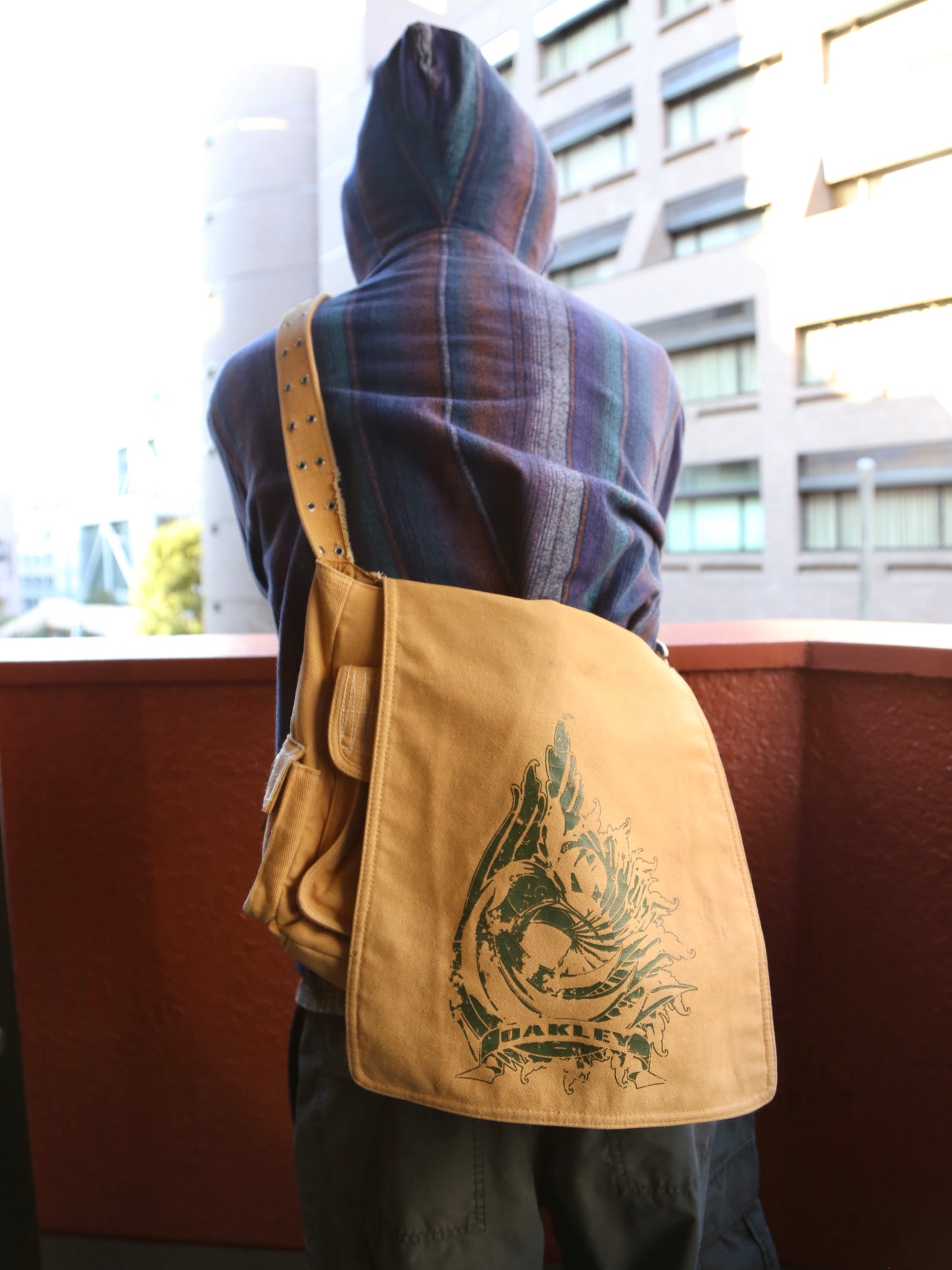 2000S OAKLEY SLING BAG