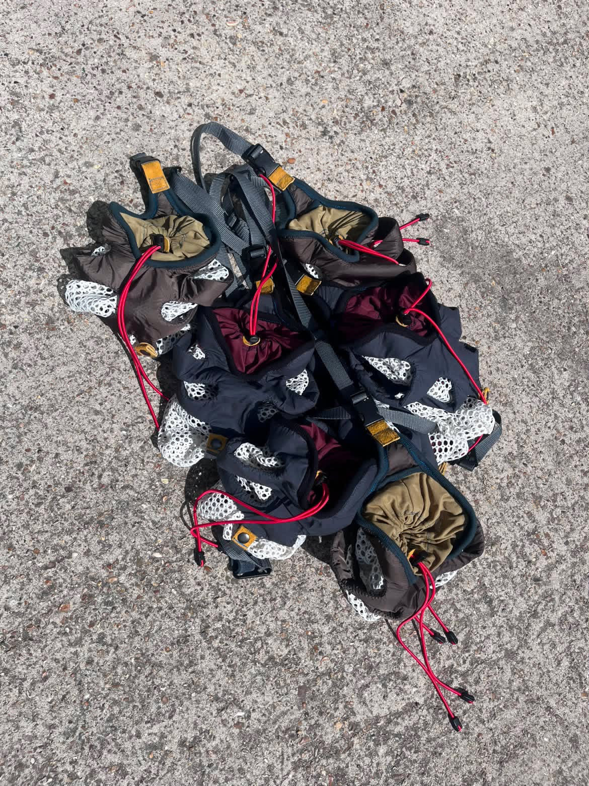 SEEING RED "Rib-Hugger pouch bags" GRAY