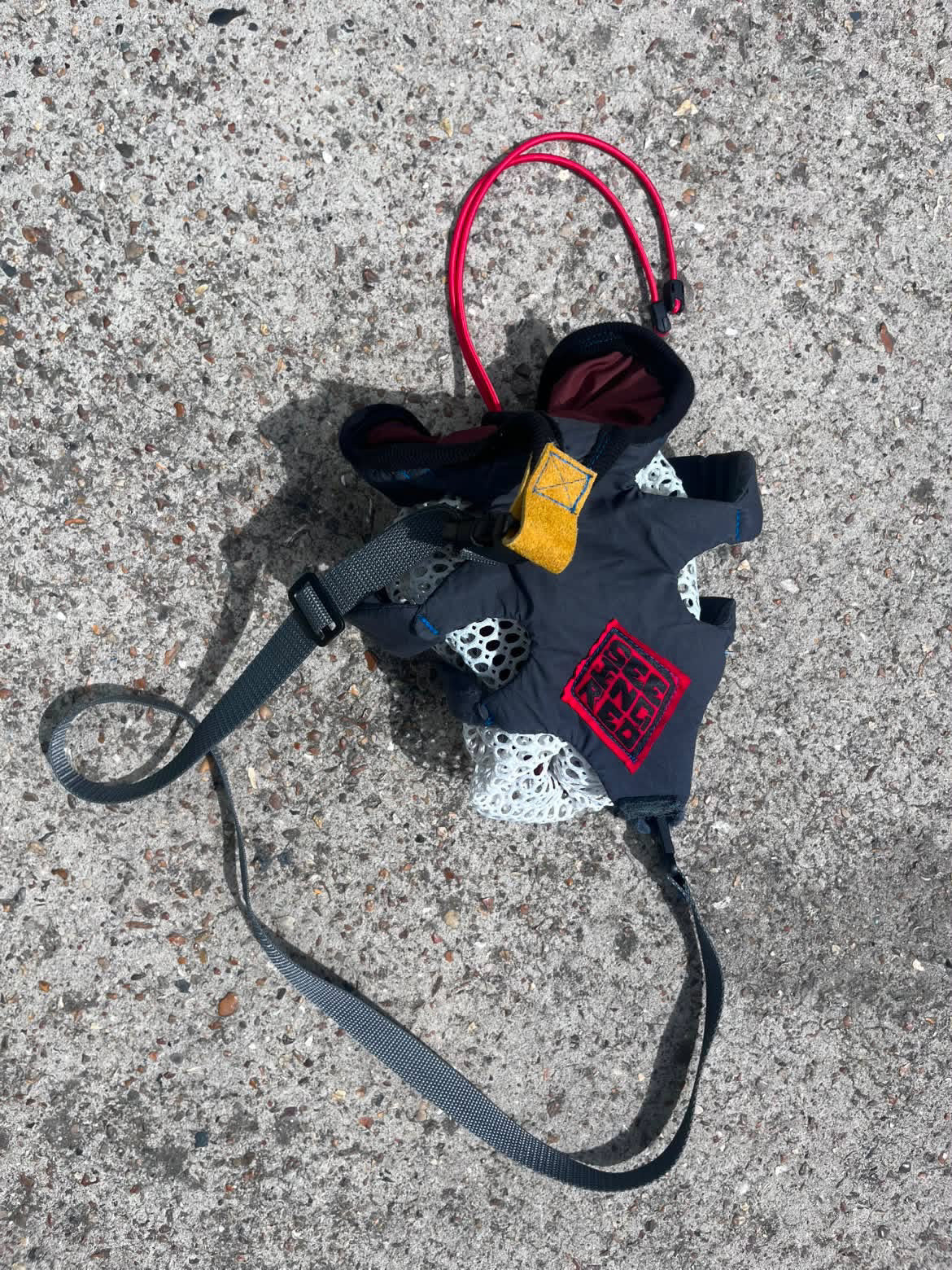 SEEING RED "Rib-Hugger pouch bags" GRAY