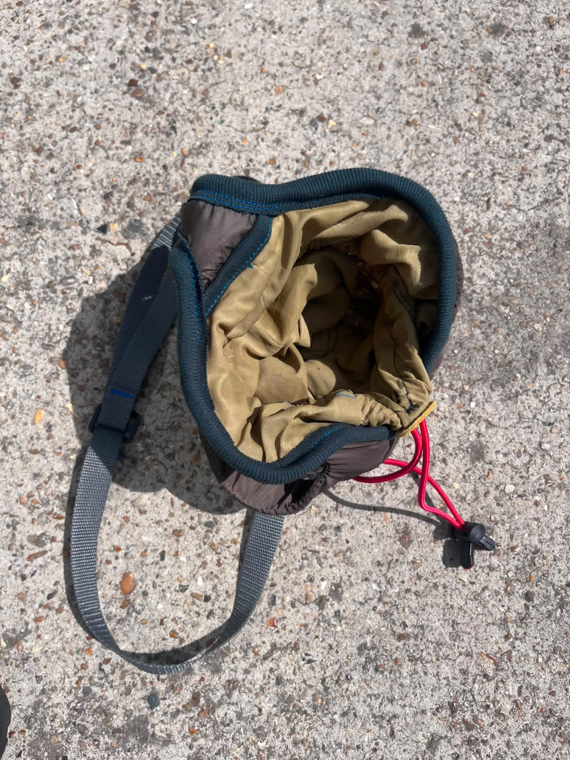 SEEING RED "Rib-Hugger pouch bags" OLIVE