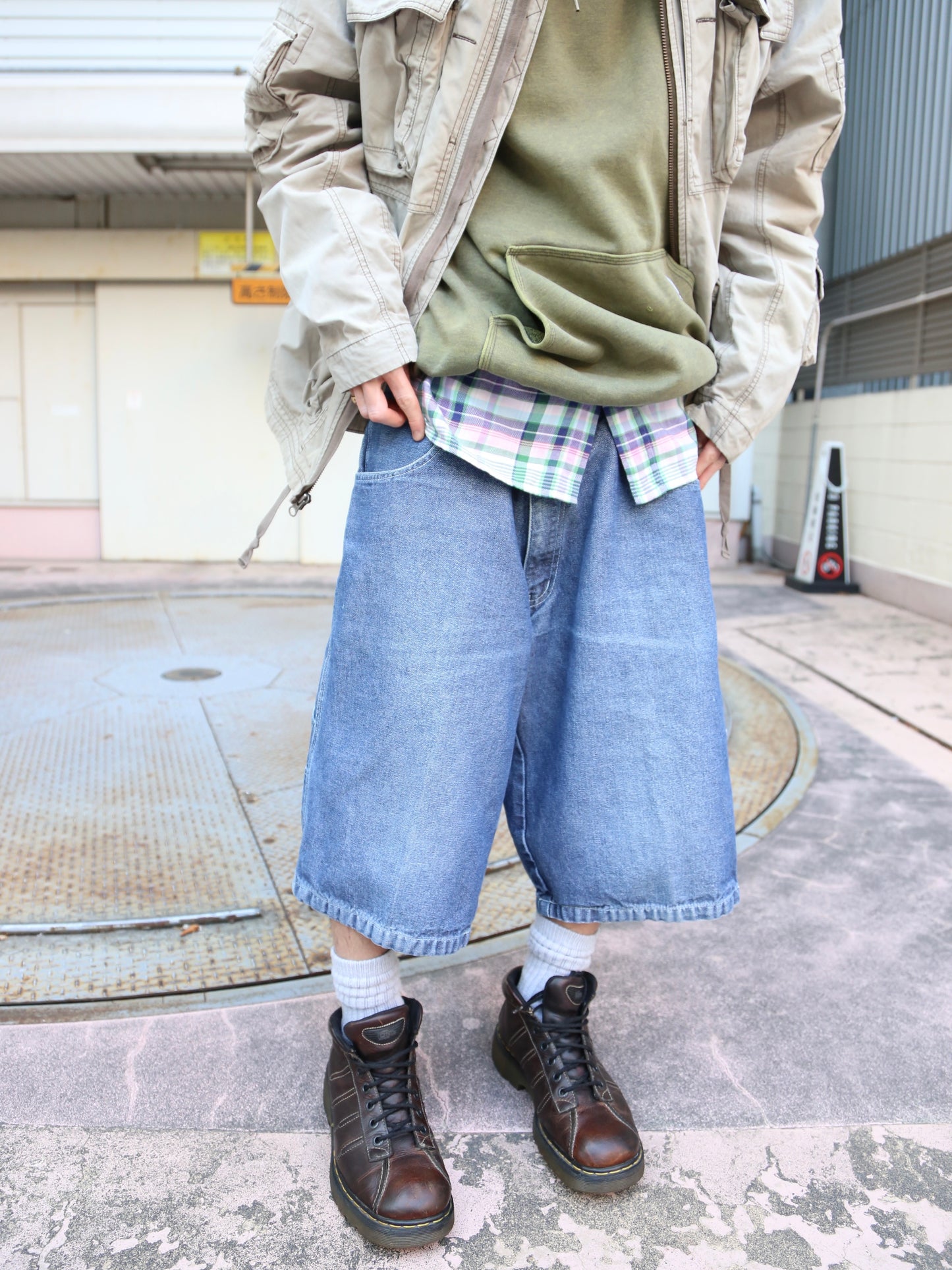 -2000S FUBU PLATINUM BAGGY SHORTS