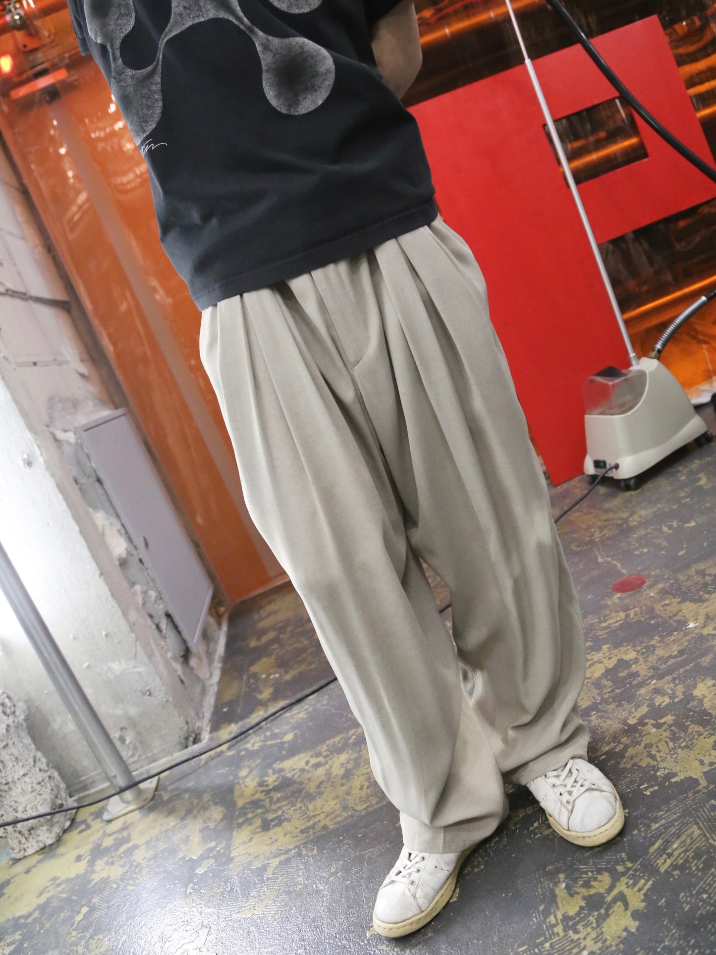 1990S INTERNATIONAL MALE 3-TUCK WIDE SLACKS