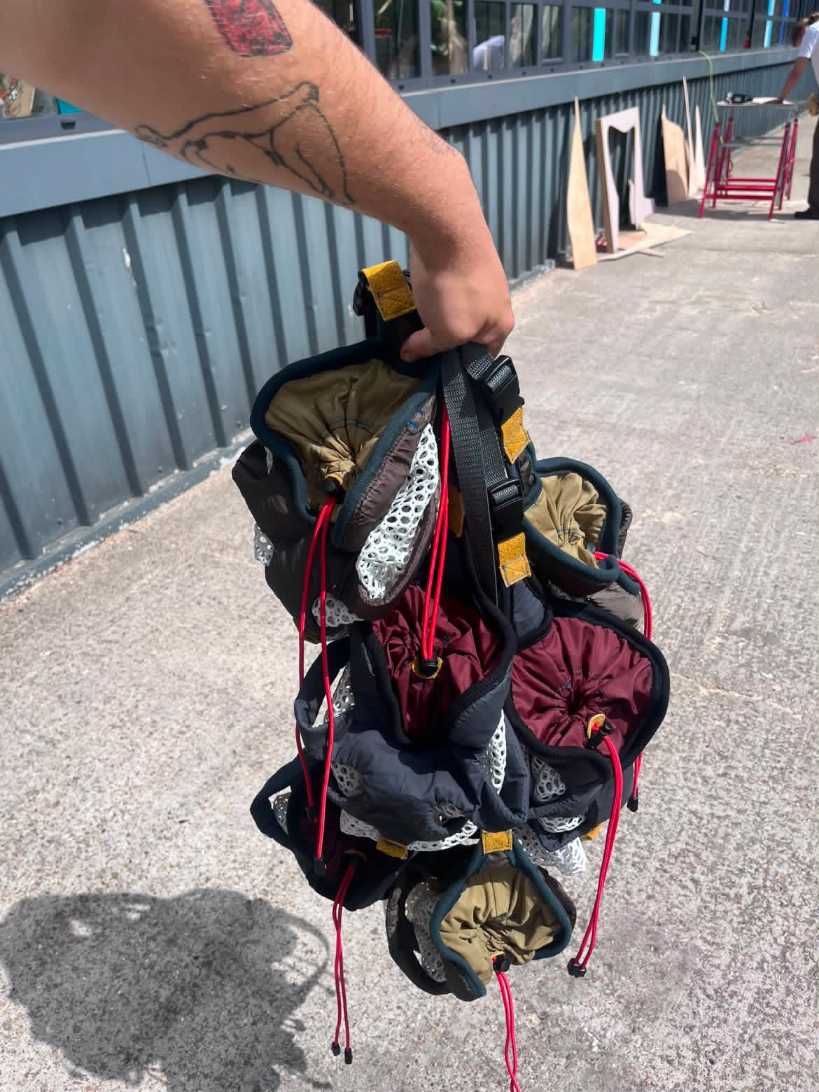 SEEING RED "Rib-Hugger pouch bags" GRAY
